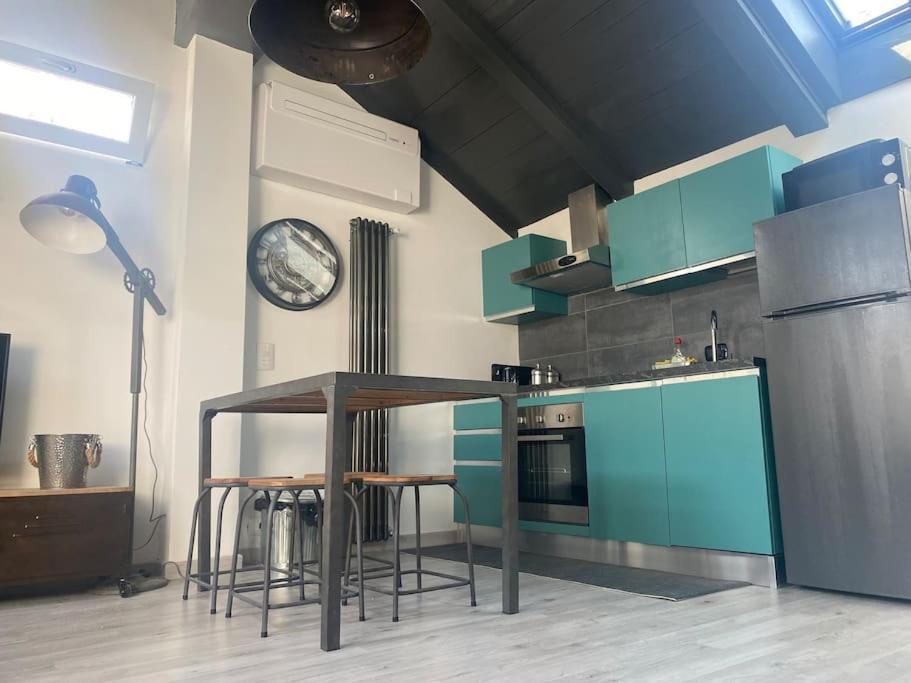 Industrial Cozy Loft Apartment Милано Екстериор снимка