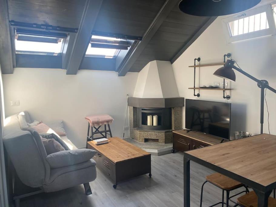 Industrial Cozy Loft Apartment Милано Екстериор снимка